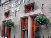 Один из многочисленных баров Эдинбурга.