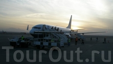 Самолёт на котором мы совершили наше путешествие из зимы в лето.
 Авиакомпания "Orenair" (Оренбургские авиалинии)