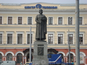 Памятник Я.Мудрому-основателю города.