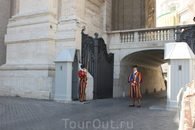 Гвардейцы охраняют Ватикан.