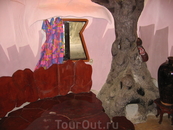 камин в виде термитника - следовательно комната муравей