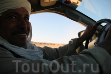 Захватывающее джип-сафари по Сахаре
наш водитель-профессионал, какие только штуки он не вытворял...