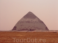 "Ломаная" пирамида в Дахшуре.
