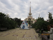 Сочи, площадь у Морского вокзала, часы, отсчитывающие время оставшееся до открытия Олимпийских игр в Сочи 2014