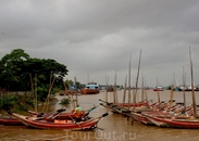 Лодки на реке Янгон