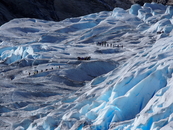 Возраст этого ледника около 2.5 миллионов лет – целая вечность для человека! Поэтому этот ледник иногда еще называют «Тающая вечность».Ледник начал активно ...