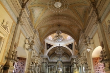 Шикарный интерьер собора