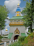 Надвратная церковь Псково-Печерского монастыря.