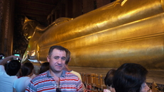 статуя Лежачего Будды