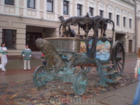 Памятник карете Екатерины II, на которой она приезжала в Казань.