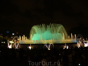 Шоу поющих фонтанов на площади Испании