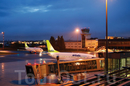 Мы прилетели в аэропорт Риги около полуночи, пользовались услугами гос.авиаперевозчика  airBaltic.Авиакомпания основана в 1995, в арсенале преимущественно ...