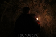 В пещерах монастыря ок. 10000 захоронений.