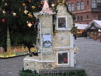 Рига - город не только петушков, но и котов. Это и знаменитый Кошкин дом (архитектурная достопримечательность начала 20 в. старой Риги), и сверкающий огнями ... Рига - город не только петушков, но и котов. Это и знаменитый Кошкин дом (архитектурная достопримечательность начала 20 в. старой Риги), и сверкающий огнями ...