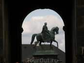 Памятник королю Иоганну