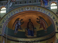 Конха апсиды базилики (фрески выполнены при реставрации в первой половине XX века)
