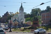 Кремль на заднем плане, а ближе к нам та самая площадь, где по легенде обратился к народу с воззванием гражданин Минин