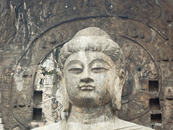 голова Будды – 4 м, удлиненные уши – 1,9 м