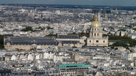 Вид с Эйфелевой башни на Отель инвалидов, в котором покоится Наполеон I.