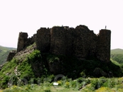 Крепость Амберд. Расположена на высоте 2120 м, одна из самых знаменитых и впечатляющих средневековых крепостей Армении. Начала строиться в VII в. В XIII ...