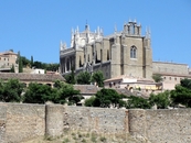 В Толедо находится один из замечательных памятников архитектуры стиля исабелино —Монастырь Святого Иоанна де ло Рейес, францисканского ордена, был возведен ...