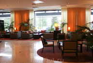 Светло и просторно. Crowne Plaza - очень комфортный отель, с прекрасным завтраком и добротным СПА, состоящим из большого тренажерного зала, 14 метрового ...