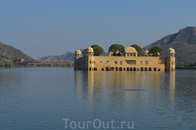Джал-Махал (Водный дворец). Окрестности Джайпура 