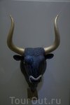 Кубок из серпентина в форме головы быка, 1600-1500гг до Р.Х. , новодворцовый период. Один из символов Крита.Ираклионский Археологический музей.

 
