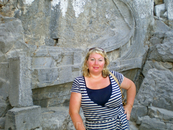 У изображения Триеры (корабля) на скале ведущей в Линдский Акрополь