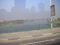 По дороге в Гизу; Нил (снимок из автобуса)