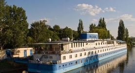 Botel Racek