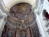 Внутри церкви Св. Игнатия