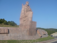 Все, налетались. Поехали в новороссийск. Памятник героям Великой Отечественной войны

сам город, кстати, ужас
- одна большая пробки
- куча цемента, грязно ...