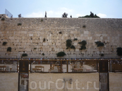 Стена Плача - основная святыня для иудеев.