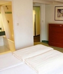 Avenue Hotel