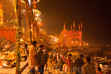 каждый вечер на Dashashvamedh Ghat и Lalitha Ghat проходит эта церемония