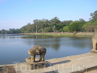 Ангкор Ват. Осталась только попа на постаменте)))