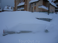 А это 7 ноября 2005г. Снег был такой, что все машины занесло по крыши. Еле откопались и выехали оттуда, снег мокрый, уклон.