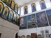 На продольных боковых стенах храм св. Александра Невского находятся 18 живописных образов (3 метра высоты и 2 метра ширины) работы профессора Санкт-Петербургской ...