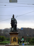 Памятник российскому полководцу А. В. Суворову был торжественно открыт 5 мая 1801 года, в первую годовщину смерти Суворова, на Марсовом поле. Генералиссимус представлен в образе древнеримского бога во