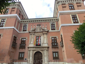 Palacio de Fabio Nelli -  дворец, который ранее принадлежал банкиру Фабио Нелли. Сейчас является главным зданием музея города Вальядолида. Строительство ...