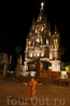 Приходская церковь заново перестроенная в конце 19 века архитектором-самоучкой Сефирино Гутьерресом. В ночной подсветке она смотрится изумительно.