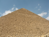 одна из Великих пирамид
