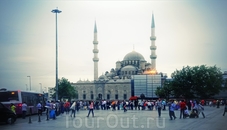 И вот мы в Стамбуле - под боком орут сирийские беженцы и звук молитвы из каждой мечети - клаассс)))