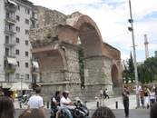 Старая арка в городе
