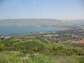Галилейское море из окна автобуса. Мы едем на место крещения Иисуса.