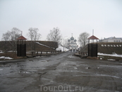 Вход в Белозерский кремль. Мост через крепостной ров.