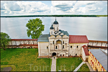 Водяные врата с надвратной церковью Преображения Господня