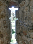 Бойницы замка имеют интересную форму – в виде креста. Такому изыску замок обязан кардиналу Педро Гонсалесу Мендосе, одному из сыновей владельца замка.