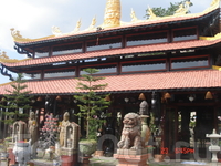 Еще одна пагода, к сожалению не знаю ее названия. Находится на высоком холме недалеко от Нячанга